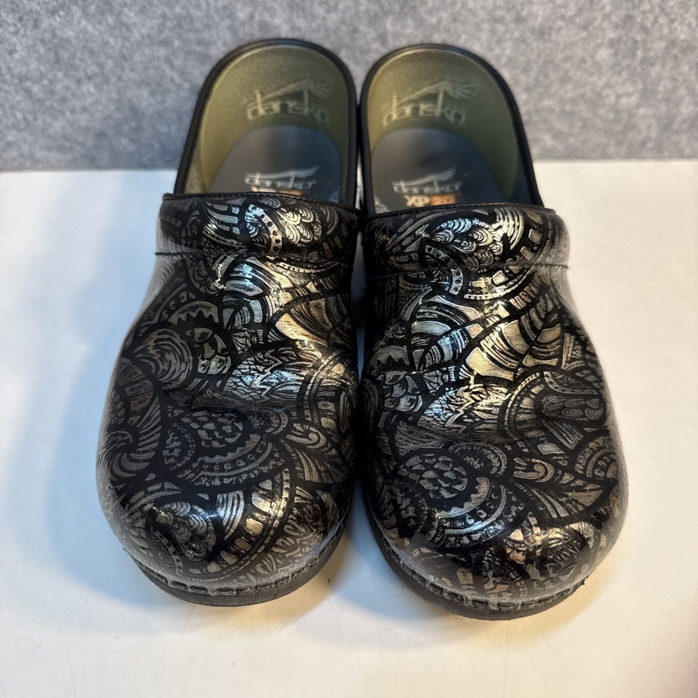 Dansko XP 2.0 Black Metallic Silver Paisley Clogs Size 38 Or US 7.5-8 Women
